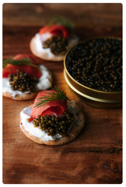 Toasts de caviar et autres oeufs de poisson